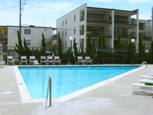 diamond-head-pool.jpg