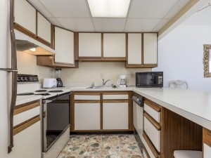 diamondhead507-12kitchen.jpg