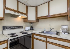 diamondhead507-13kitchen.jpg