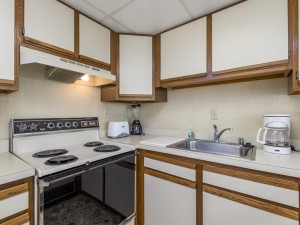 diamondhead507-13kitchen.jpg