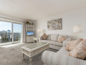 diamondhead507-15livingarea.jpg