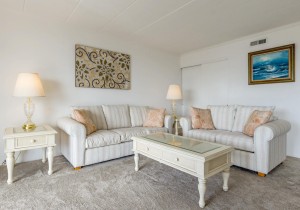 diamondhead507-17livingarea.jpg