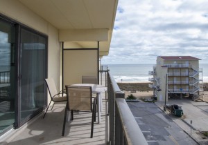diamondhead507-21balconywithoceanfloor.jpg