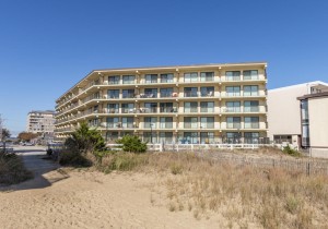 diamondhead507-2exteriorbeachside.jpg