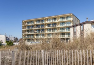 diamondhead507-3exteriorbeachside.jpg