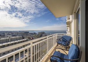 gateway1206-11-bedroom-balc-bay-view.jpg