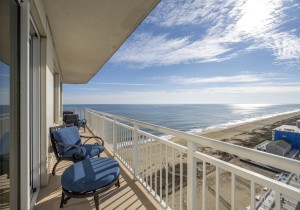 gateway1206-7-wrap-around-balcony.jpg