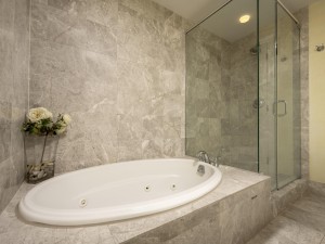 gateway1213-29-primary-bath.jpg