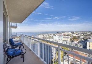 gateway1213-6-side-balcony-bay-view.jpg