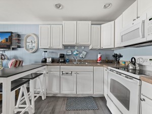 harbourbreeze49-5-kitchen.jpg
