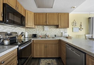 royalhawaiian122-10-kitchen.jpg
