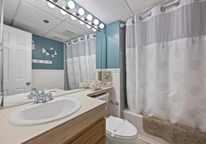 royalhawaiian122-25-bath-2.jpg