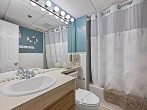 royalhawaiian122-25-bath-2.jpg