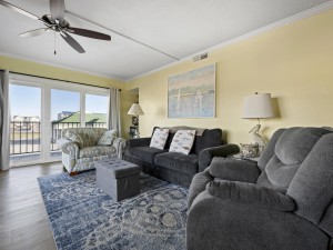 royalhawaiian122-6-living-area.jpg
