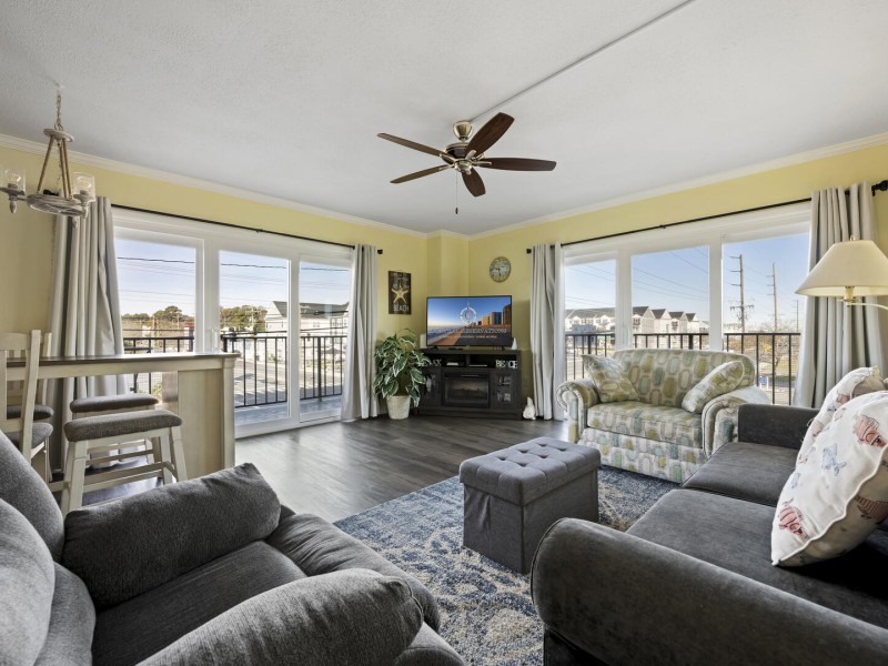 royalhawaiian122-8-living-area.jpg