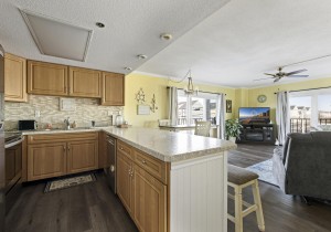 royalhawaiian122-9-kitchen.jpg