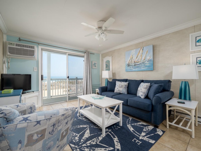 jammer207-2-living-area.jpg