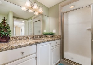 makai606-11master-bath.jpg