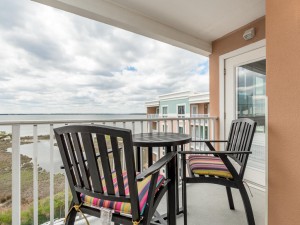 makai606-12balcony.jpg