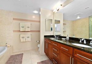 15-15masterbath.jpg