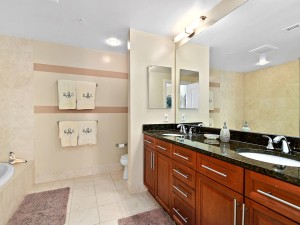 15-15masterbath.jpg