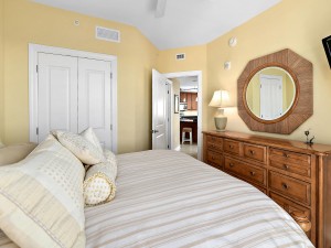 18-18bedroom2.jpg
