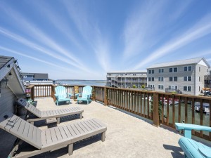 tikihouse-15-upper-deck.jpg
