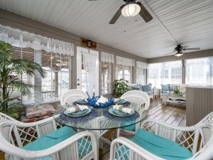 tikihouse-19-dining-sunroom.jpg