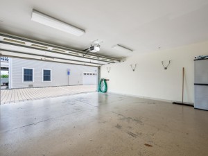 sunsetpalms1-31-garage.jpg