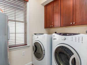 sunsetpalms208-1-18laundry.jpg