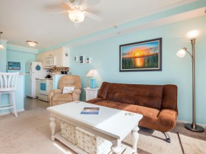 makai302-3livingarea.jpg