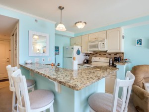 makai302-4kitchen.jpg