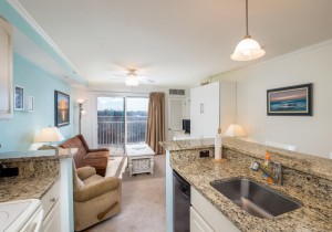 makai302-6kitchen.jpg