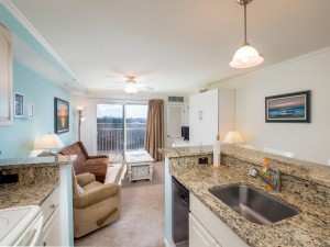 makai302-6kitchen.jpg