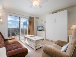 makai3022livingarea.jpg