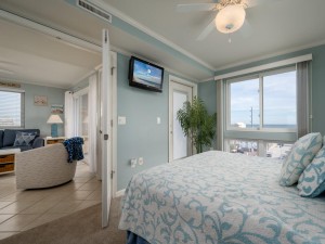 makai612-14-primary-bedroom.jpg