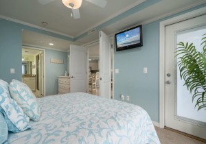 makai612-15-primary-bedroom.jpg