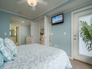 makai612-15-primary-bedroom.jpg