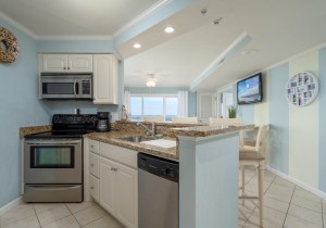 makai612-7-kitchen.jpg