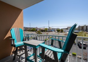 makai209-2-balcony.jpg