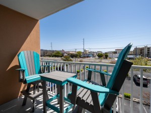 makai209-2-balcony.jpg