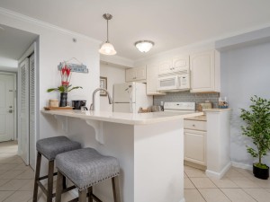 makai209-8-kitchen.jpg