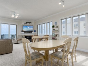 southbeach304-16diningarea.jpg