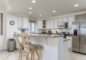 southbeach304-19kitchen.jpg