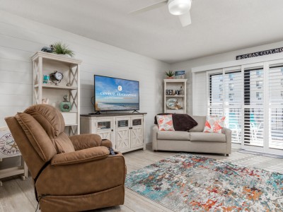royalhawaiin109-13livingarea.jpg