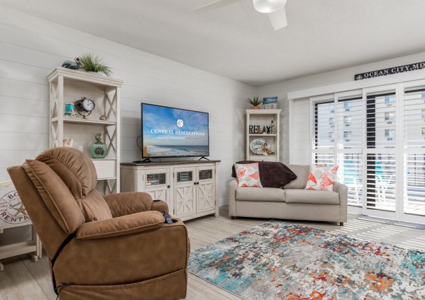 royalhawaiin109-13livingarea.jpg
