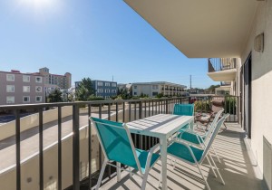 royalhawaiin109-1balcony.jpg