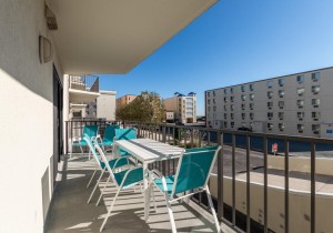 royalhawaiin109-2balcony.jpg