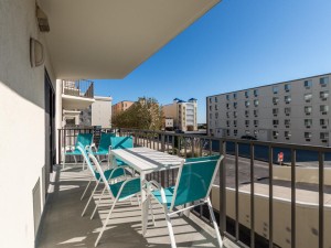 royalhawaiin109-2balcony.jpg