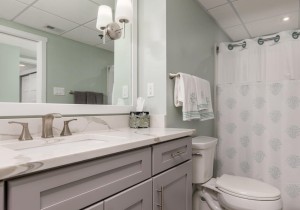royalhawaiin109-7masterbath.jpg